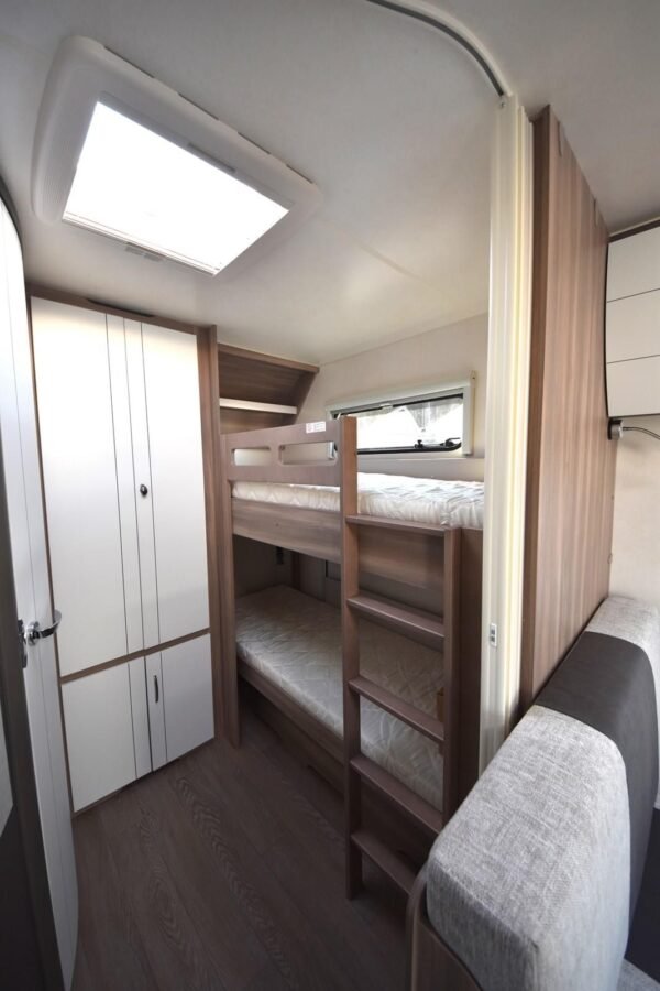 Caravane HOBBY Hobby 545 KMF Excellent Edition 
Caravane familiale idéale avec cabine – Image 12