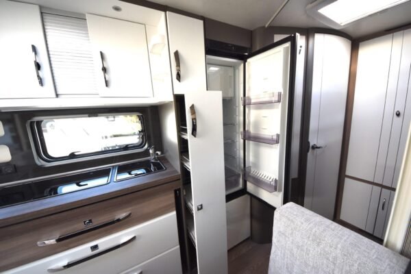 Caravane HOBBY Hobby 545 KMF Excellent Edition 
Caravane familiale idéale avec cabine – Image 14