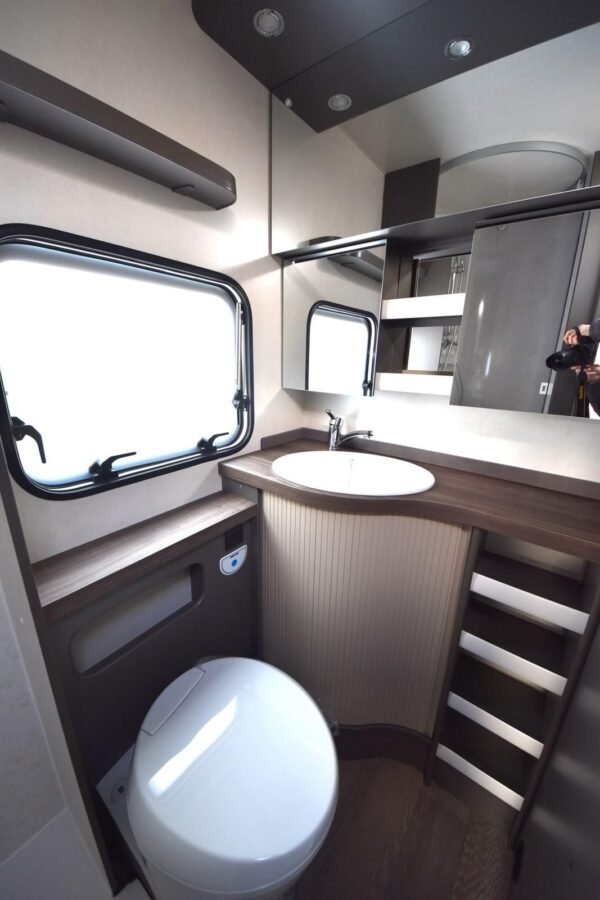 Caravane HOBBY Hobby 545 KMF Excellent Edition 
Caravane familiale idéale avec cabine – Image 15