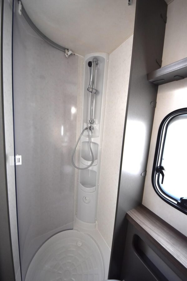 Caravane HOBBY Hobby 545 KMF Excellent Edition 
Caravane familiale idéale avec cabine – Image 18
