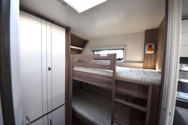 Caravane HOBBY Hobby 545 KMF Excellent Edition 
Caravane familiale idéale avec cabine – Image 19