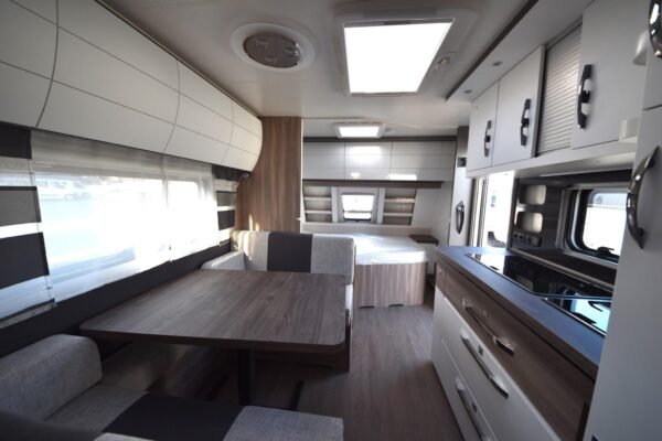 Caravane HOBBY Hobby 545 KMF Excellent Edition 
Caravane familiale idéale avec cabine – Image 22