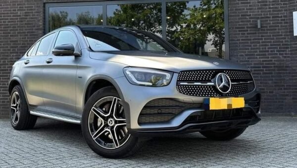 Mercedes-Benz GLC
Coupé 300e 4MATIC AMG