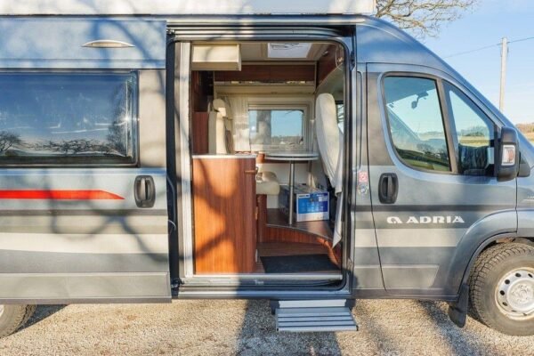 Camping-car Adria Twin 600 SPT – Image 8