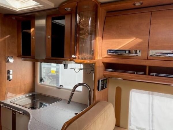 Camping-car CARTHAGO Liner C50 (Intégré) 
IVECO C50 mit 3 Liter Dieselmotor 170PS – Image 11