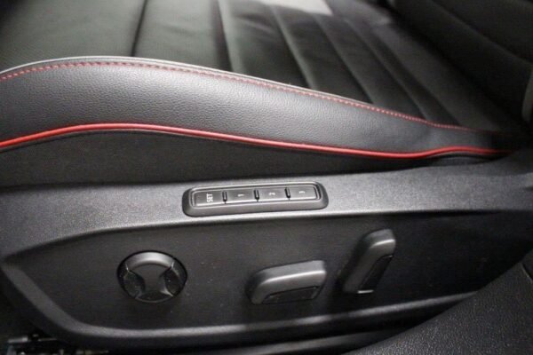 Volkswagen Golf 8 – Image 13