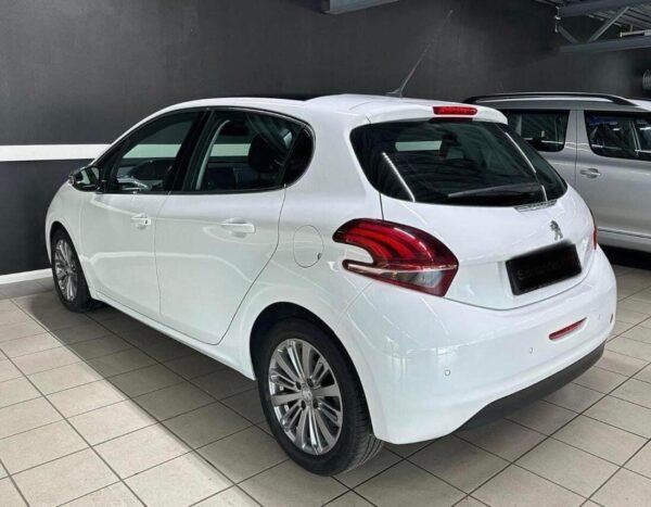 Peugeot 208 – Image 6