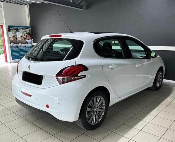 Peugeot 208 – Image 8