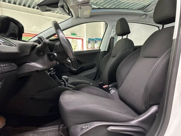 Peugeot 208 – Image 15