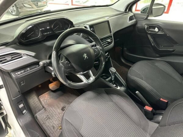 Peugeot 208 – Image 10