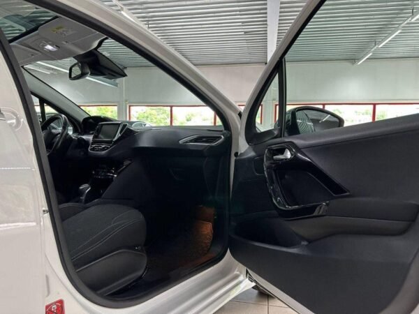 Peugeot 208 – Image 21