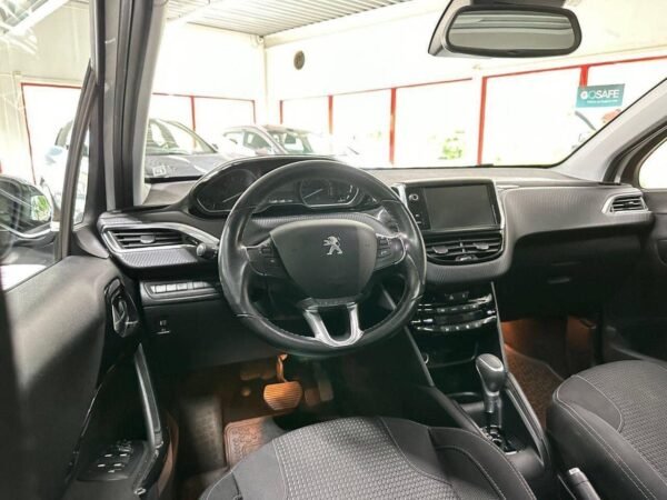 Peugeot 208 – Image 12