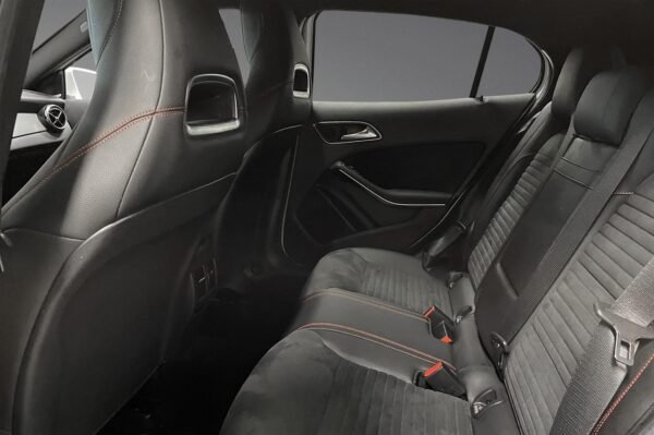 Mercedes-Benz GLA 220 – Image 14