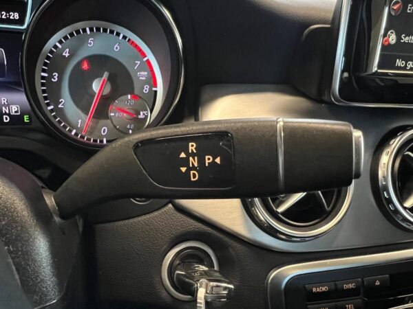 Mercedes-Benz GLA – Image 12