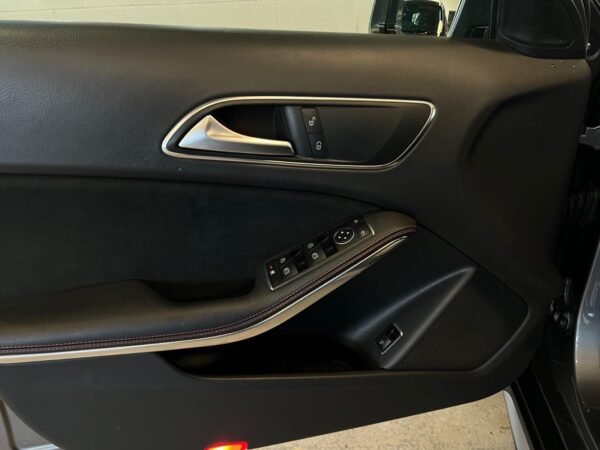 Mercedes-Benz GLA – Image 30