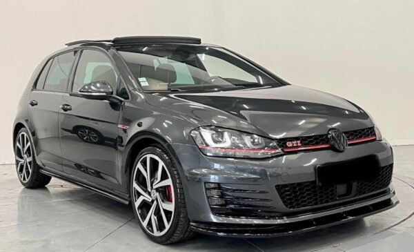 VOLKSWAGEN GOLF 
2.0 TSI 220 GTI – Image 2