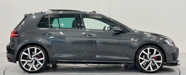 VOLKSWAGEN GOLF 
2.0 TSI 220 GTI – Image 4