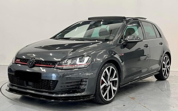 VOLKSWAGEN GOLF 
2.0 TSI 220 GTI – Image 3