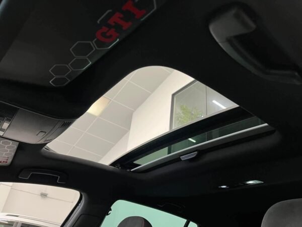 VOLKSWAGEN GOLF 
2.0 TSI 220 GTI – Image 11