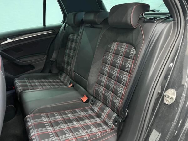 VOLKSWAGEN GOLF 
2.0 TSI 220 GTI – Image 9