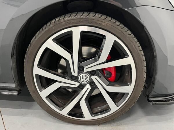 VOLKSWAGEN GOLF 
2.0 TSI 220 GTI – Image 13
