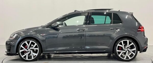 VOLKSWAGEN GOLF 
2.0 TSI 220 GTI – Image 6