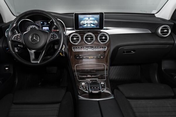 Mercedes-Benz GLC
220 – Image 8