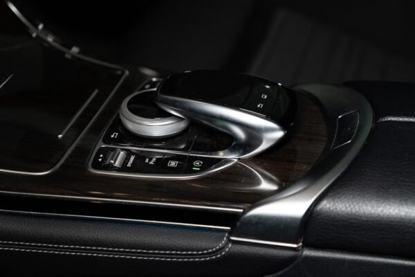 Mercedes-Benz GLC
220 – Image 12