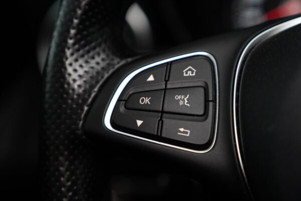 Mercedes-Benz GLC
220 – Image 24