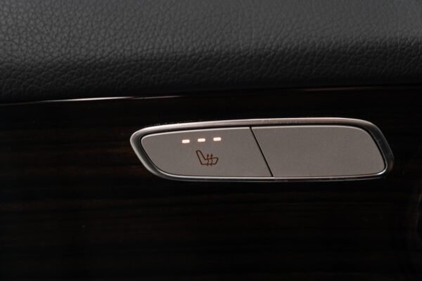 Mercedes-Benz GLC
220 – Image 30