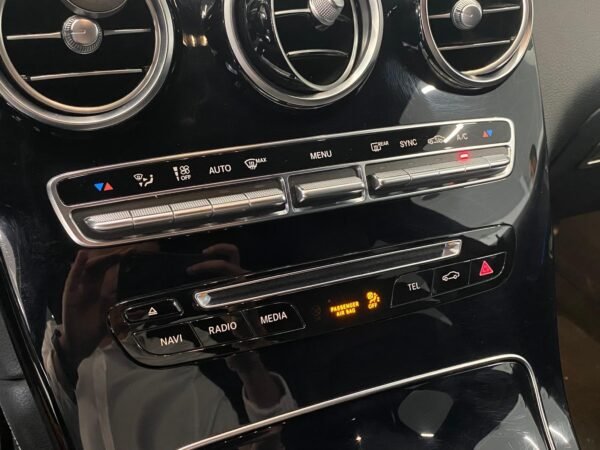 MERCEDES-BENZ GLC COUPE
250 d – Image 9