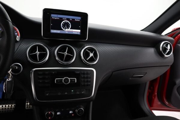 Mercedes-Benz Classe A
200 156HK – Image 12