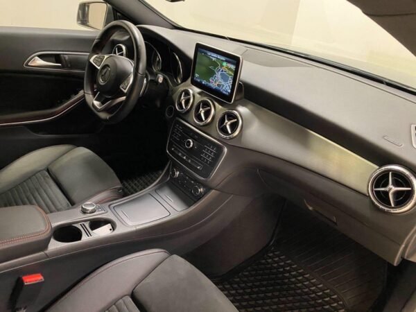 Mercedes-Benz CLA
1.6 – Image 11