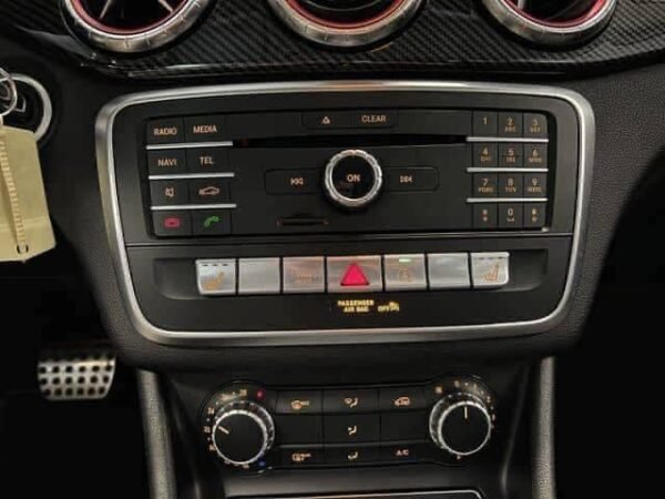 Mercedes-Benz CLA 180 – Image 19