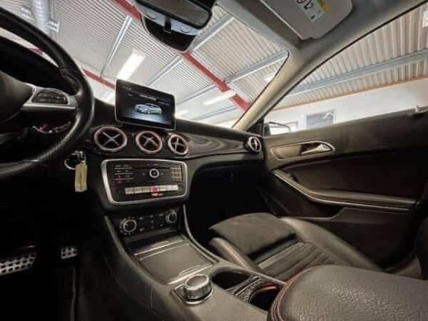Mercedes-Benz CLA 180 – Image 20