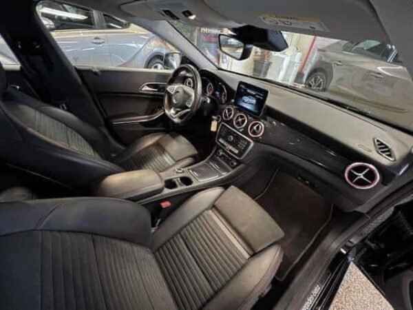 Mercedes-Benz CLA 180 – Image 32