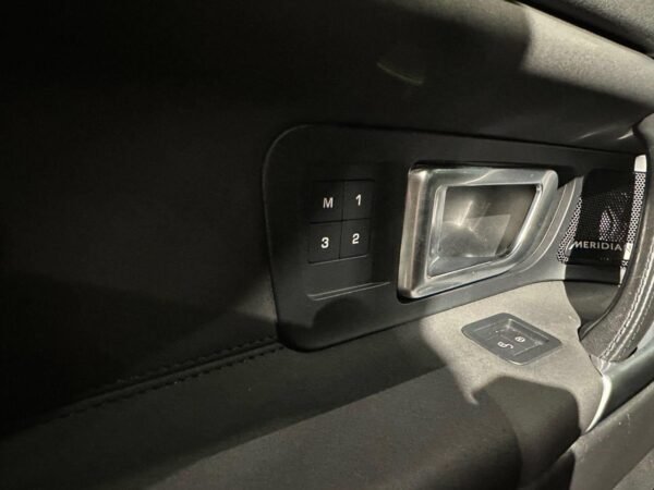 Land Range Rover Discovery – Image 13