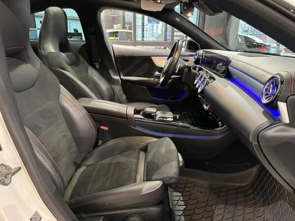 Mercedes-Benz CLA
180 – Image 13