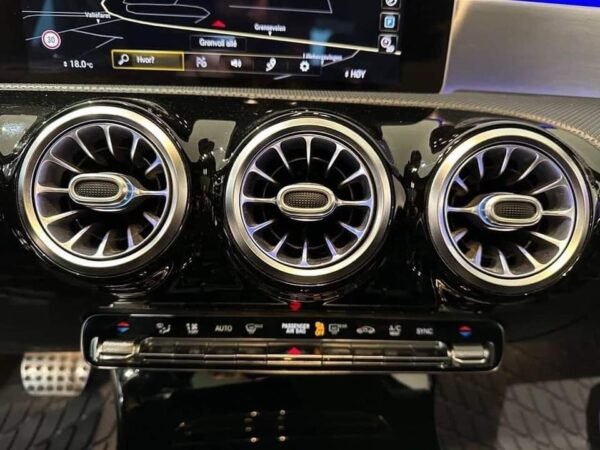 Mercedes-Benz CLA
180 – Image 26