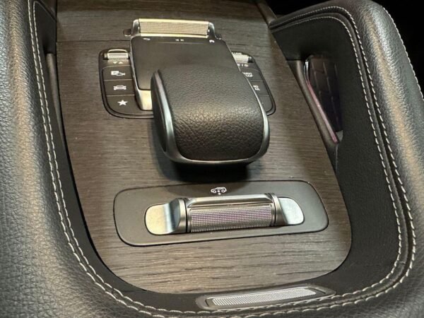 Mercedes-Benz GLE – Image 57